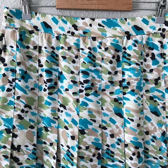 Chico's Zenergy Pleated Abstract Skirt Skort Size 8 Tennis Golf Pickleball UPF - Picture 4 of 8